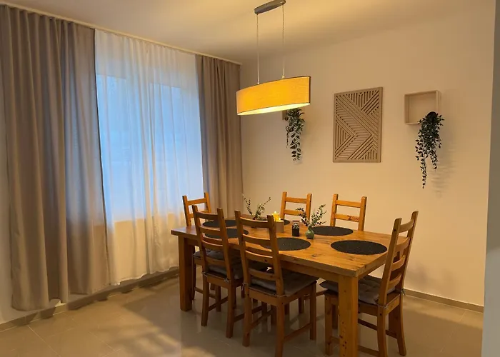 Bright With Parking Near Schoenbrunn Vienne