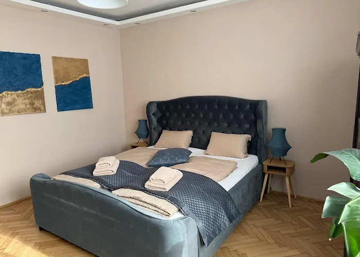Bright With Parking Near Schoenbrunn Vienne